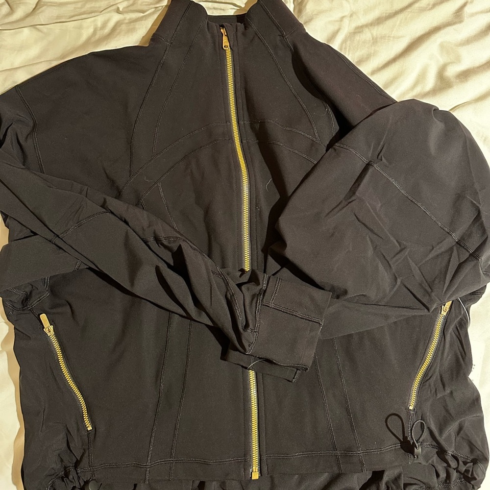 Define Relaxed-Fit Jacket
Luon